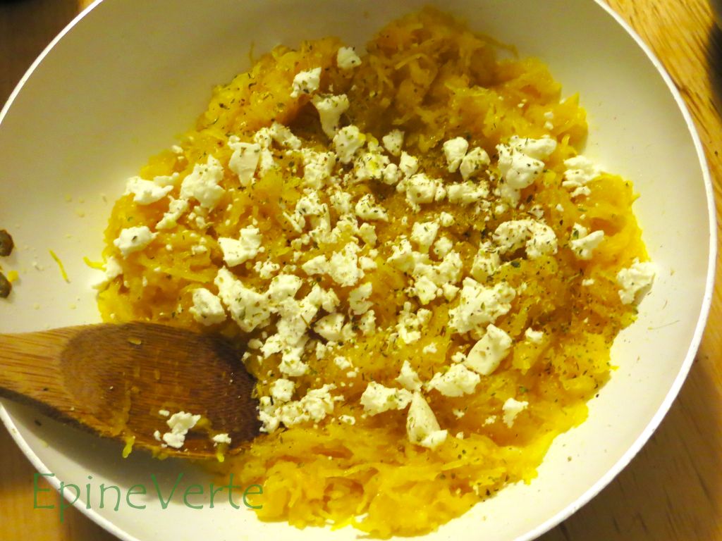 Courge spaghetti à l'huile d'olive, ail, citron et manouri